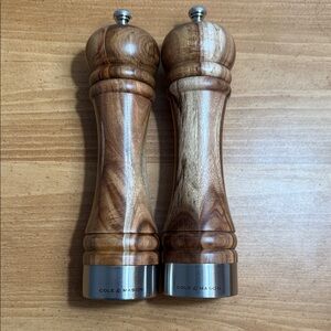 Cole & Mason Adjustable Wooden Salt and Pepper Grinder Set